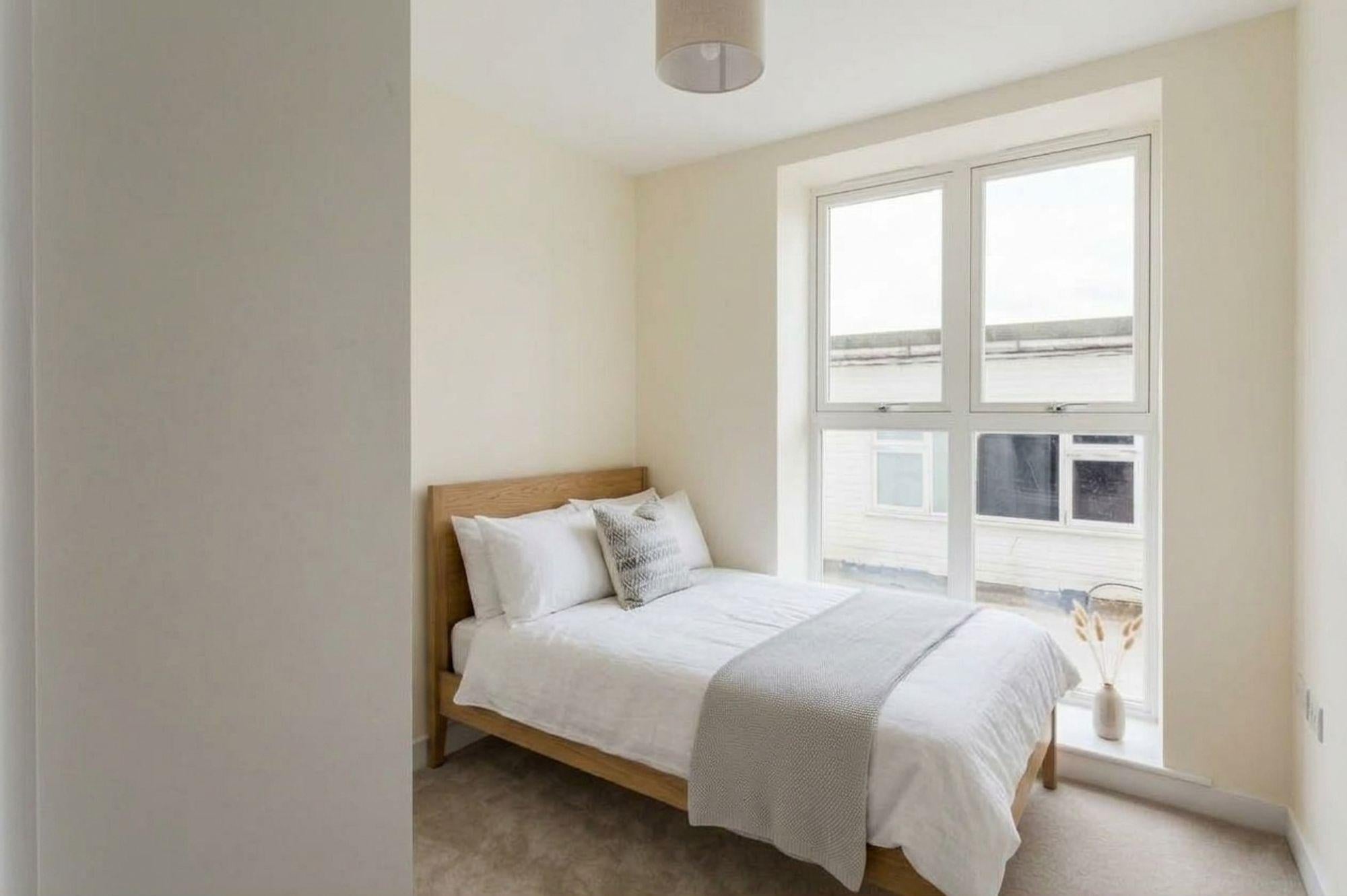 Flat Accommodation Road in Elmbridge