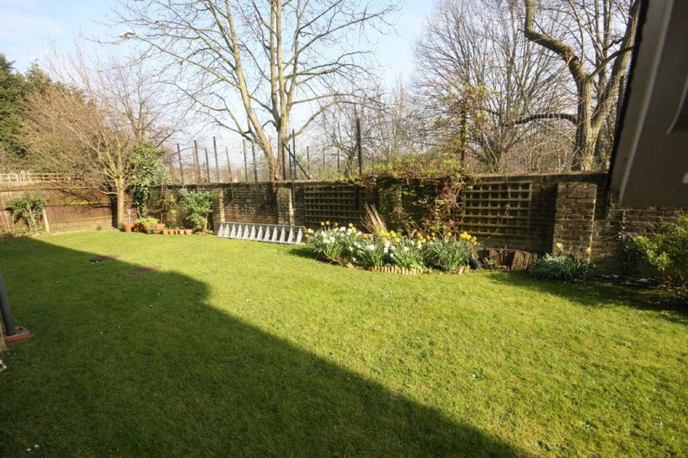 Flat Wedmore Gardens in Greater London