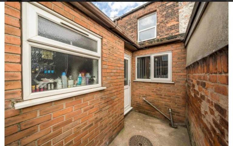 House Edmonton Villas in Hull