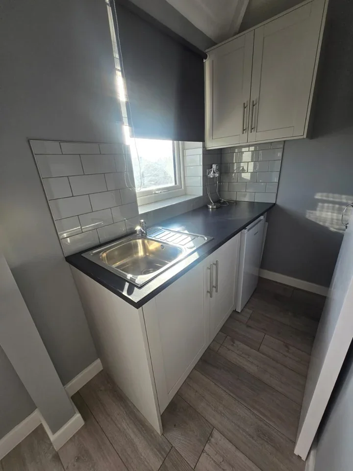 Flat Whittington Avenue in Greater London