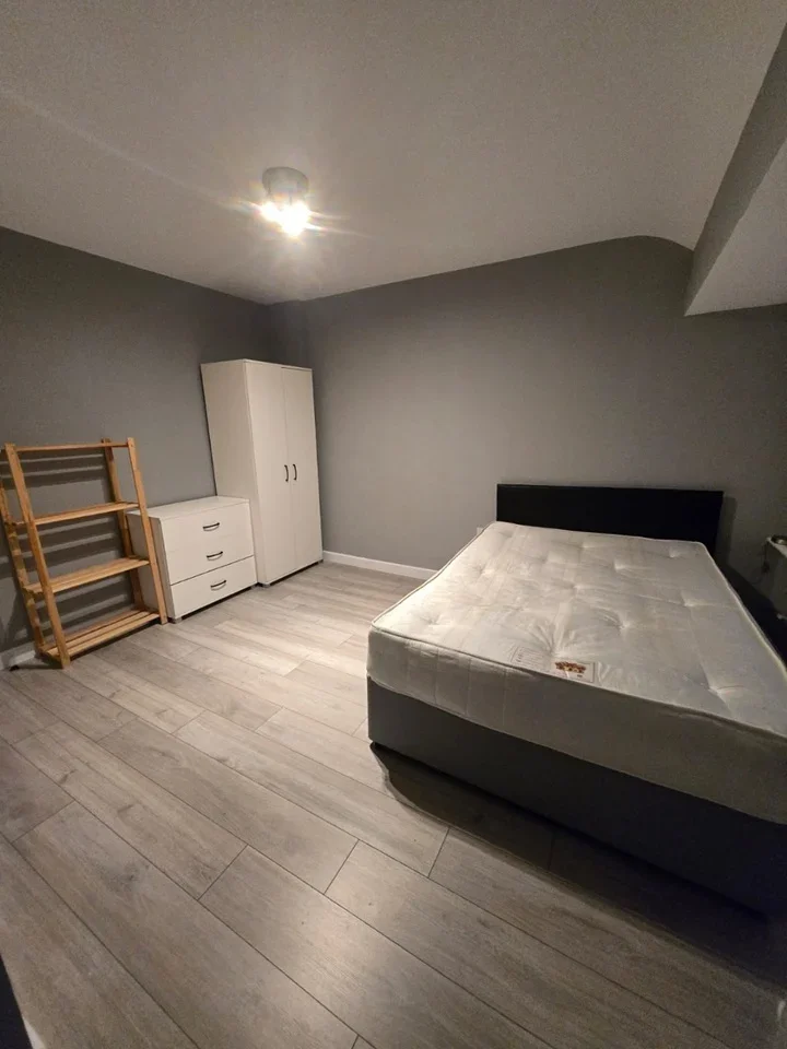 Flat Whittington Avenue in Greater London