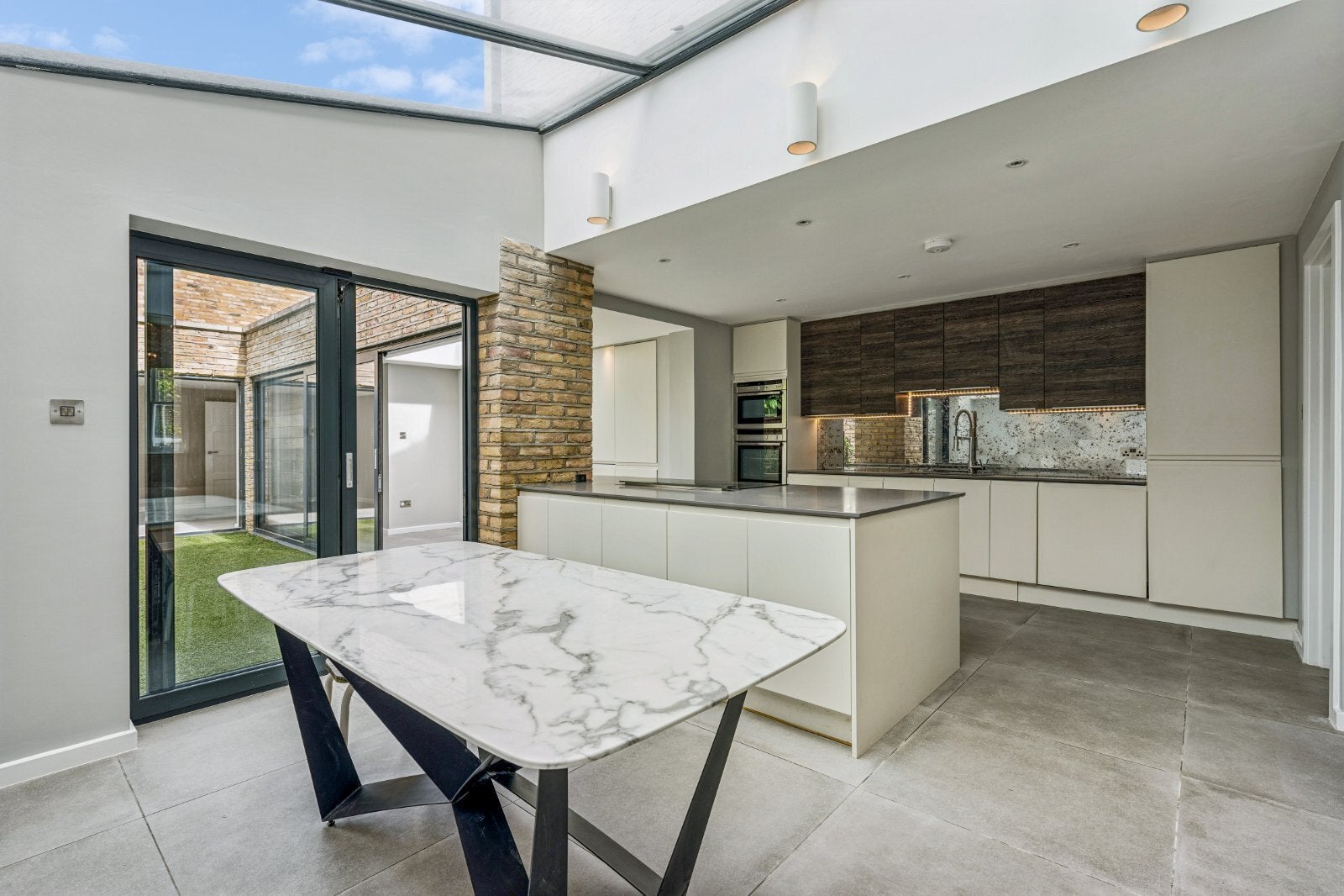 House White Hart Lane in Greater London