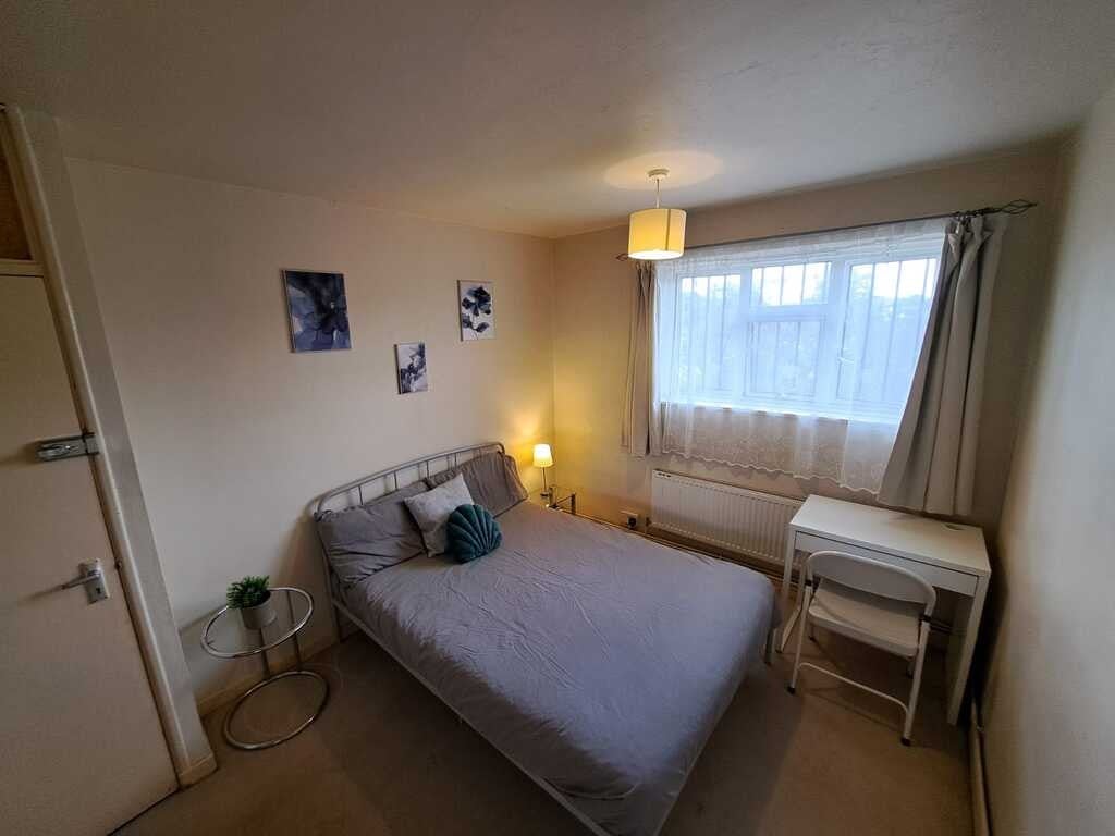 Room Jubilee Street in Greater London