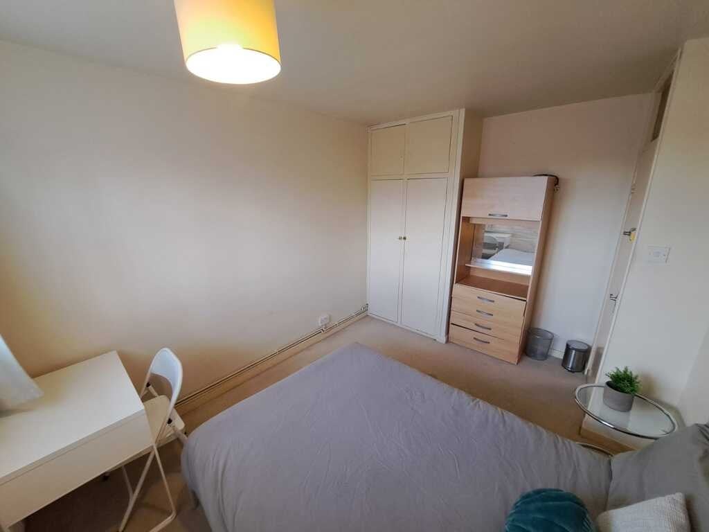 Room Jubilee Street in Greater London