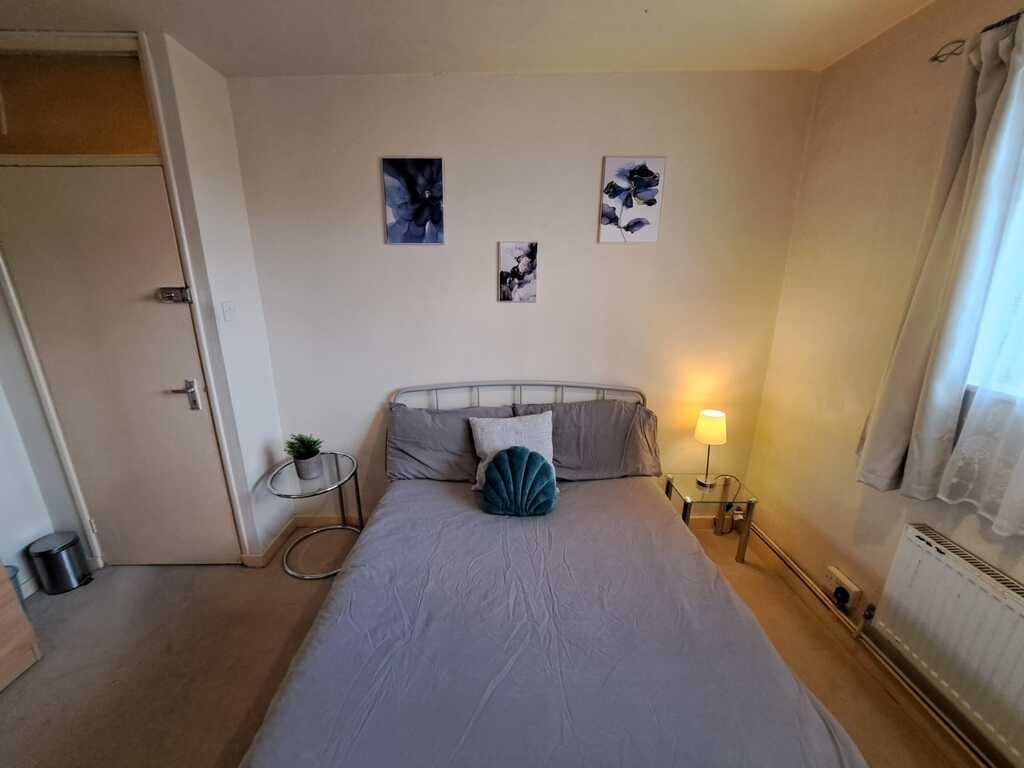 Room Jubilee Street in Greater London