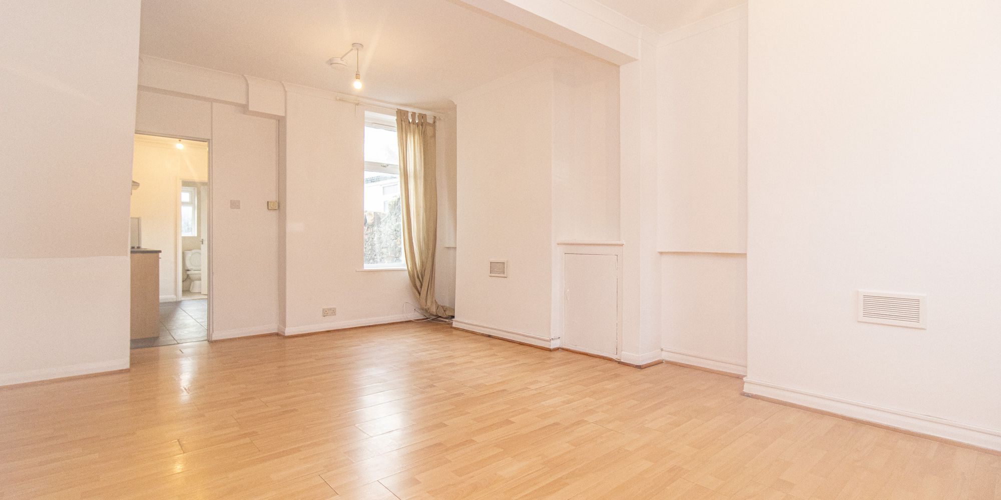 Flat Keppoch Street in Cardiff