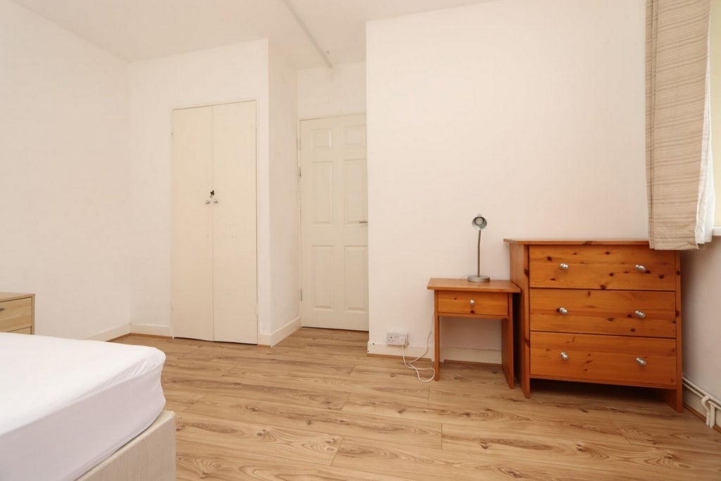 Room Globe Road in Greater London