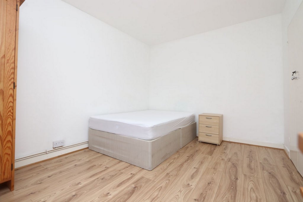 Room Globe Road in Greater London