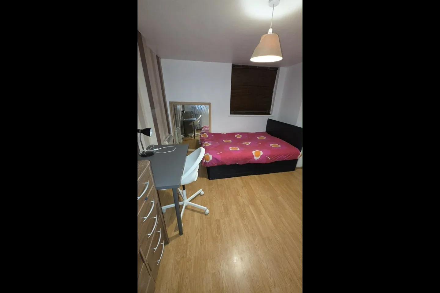 Flat Westwell Close in London