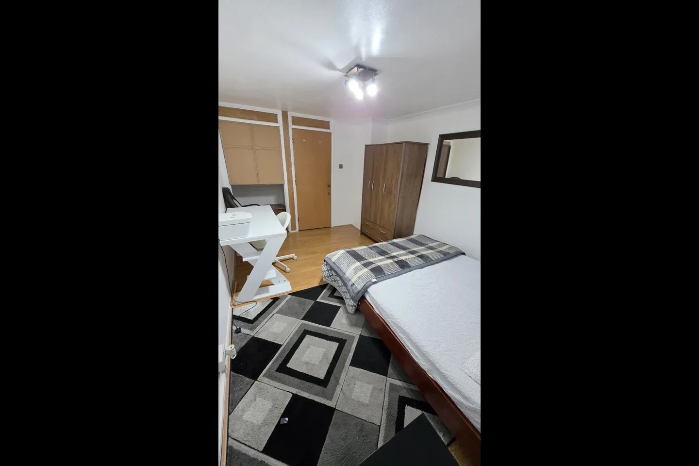 Flat Westwell Close in London