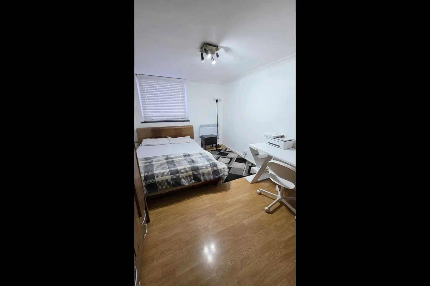 Flat Westwell Close in London