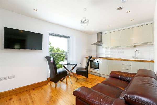 Flat Hotwell Road in Bristol
