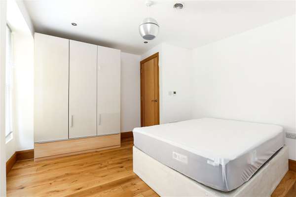 Flat Hotwell Road in Bristol