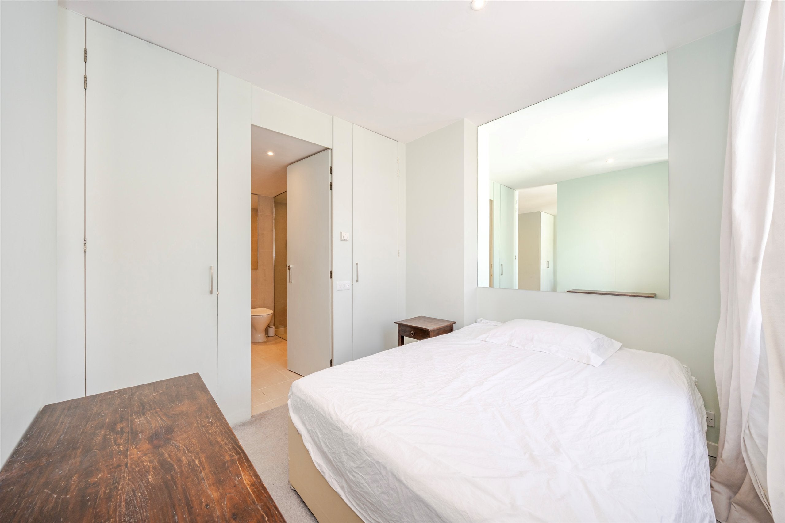 Flat Ensor Mews in Greater London