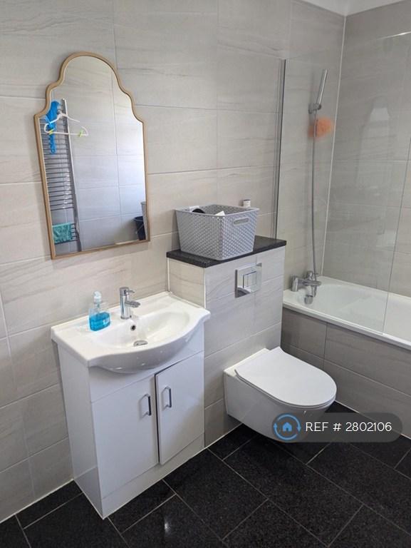 Room Powys Lane in Greater London