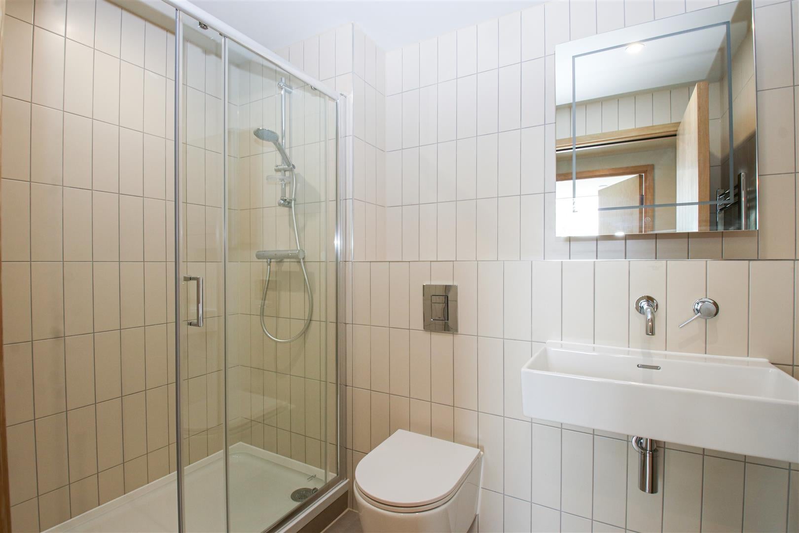 Flat Bath Road in Greater London