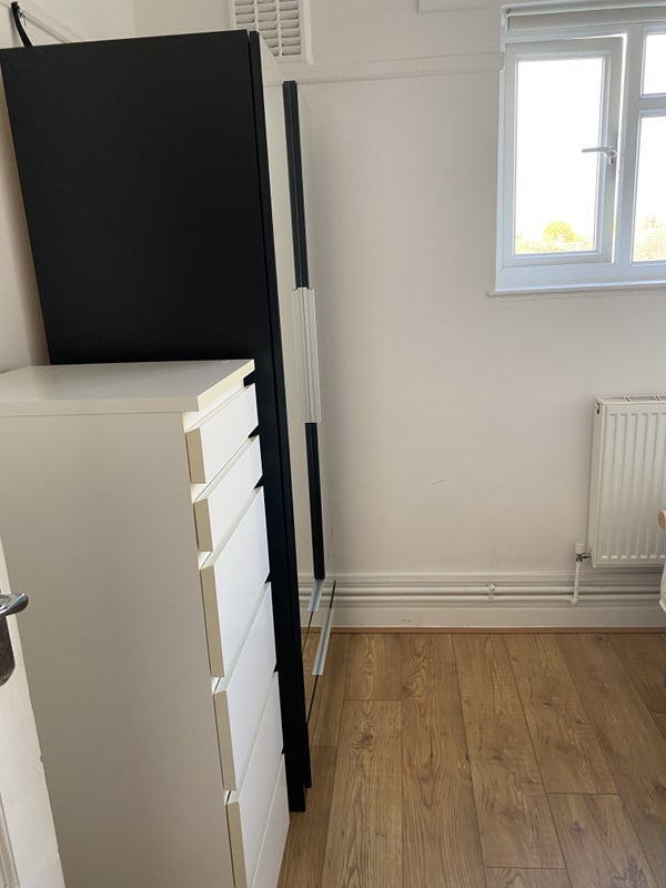Room Sir Alexander Close in Greater London