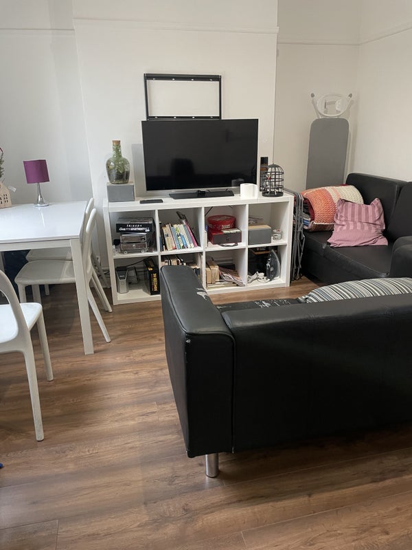 Room Sir Alexander Close in Greater London