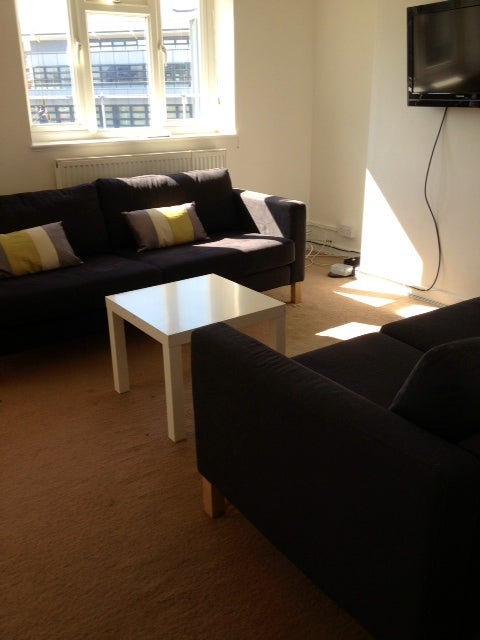 Room Sir Alexander Close in Greater London