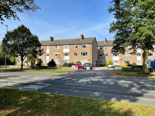 Flat Lansdown Road in Cheltenham