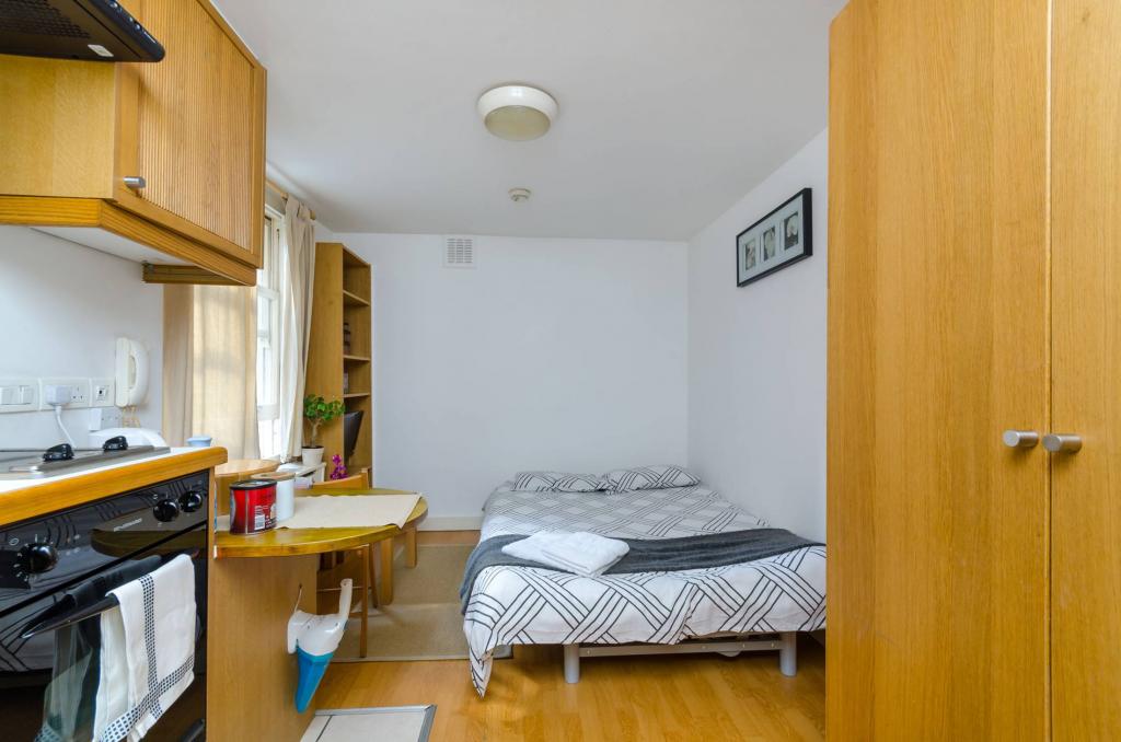 Flat Fairholme Road in Greater London