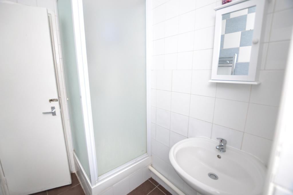 Room Devons Road in Greater London