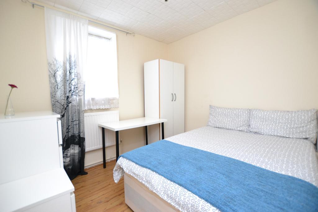 Room Devons Road in Greater London