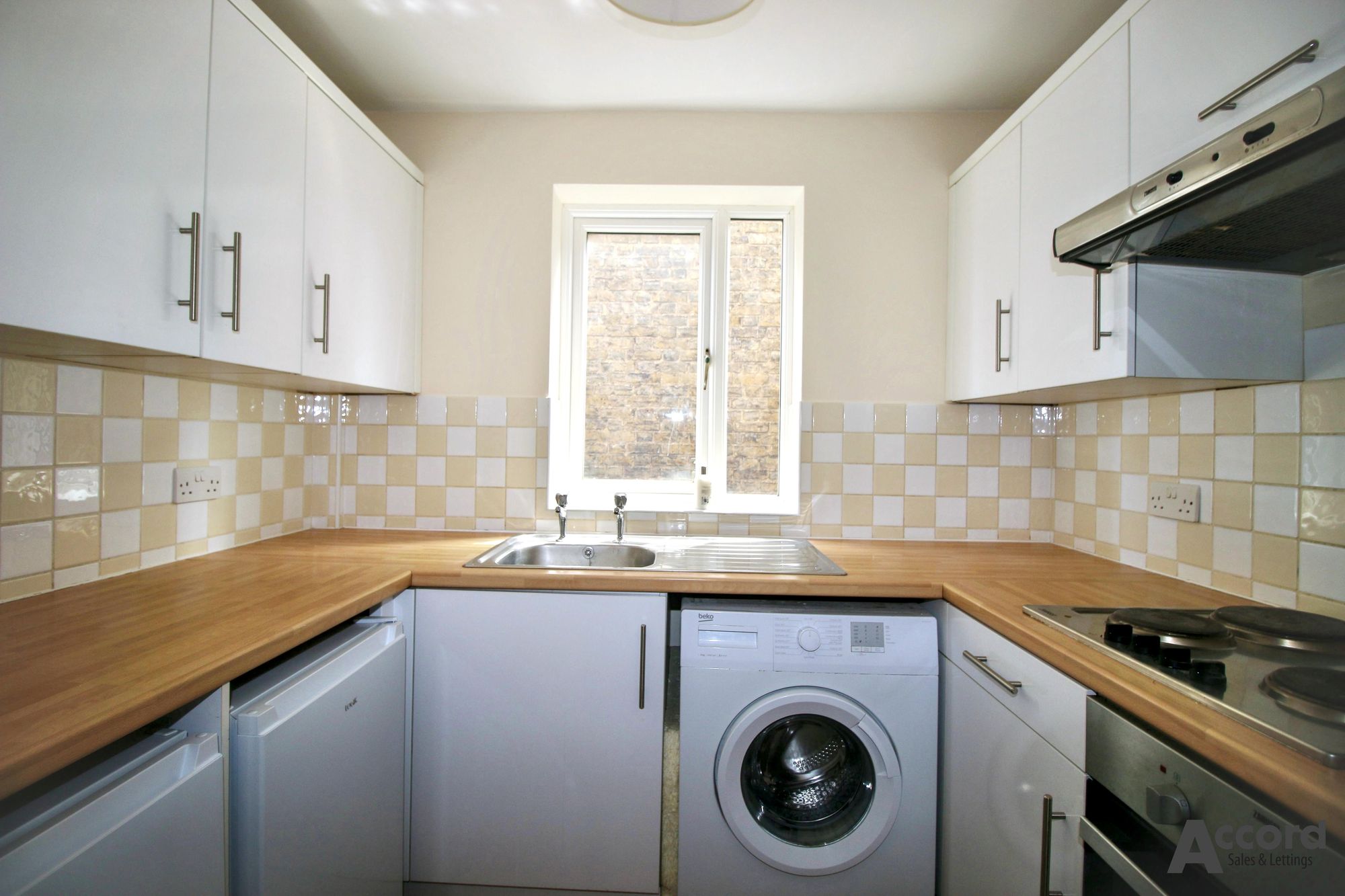 Flat South Street in London