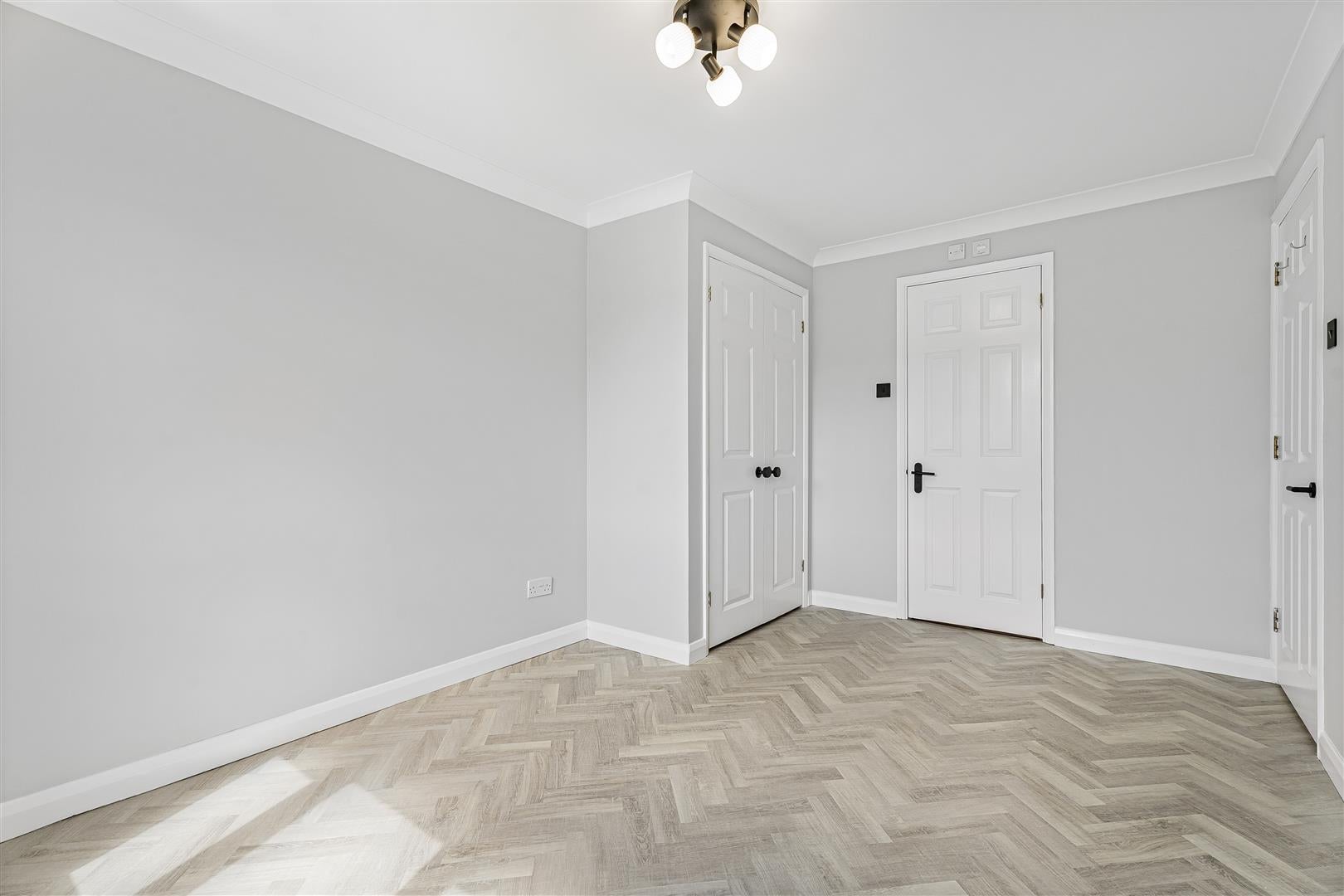 Flat Sopwith Way in Greater London