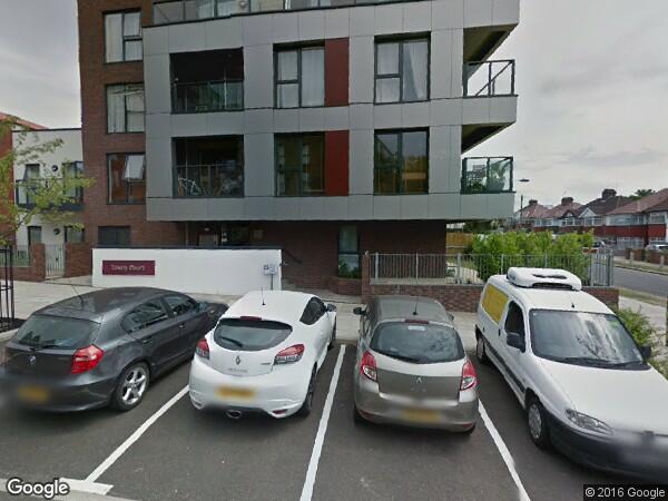 Flat Shearwater Drive in Greater London