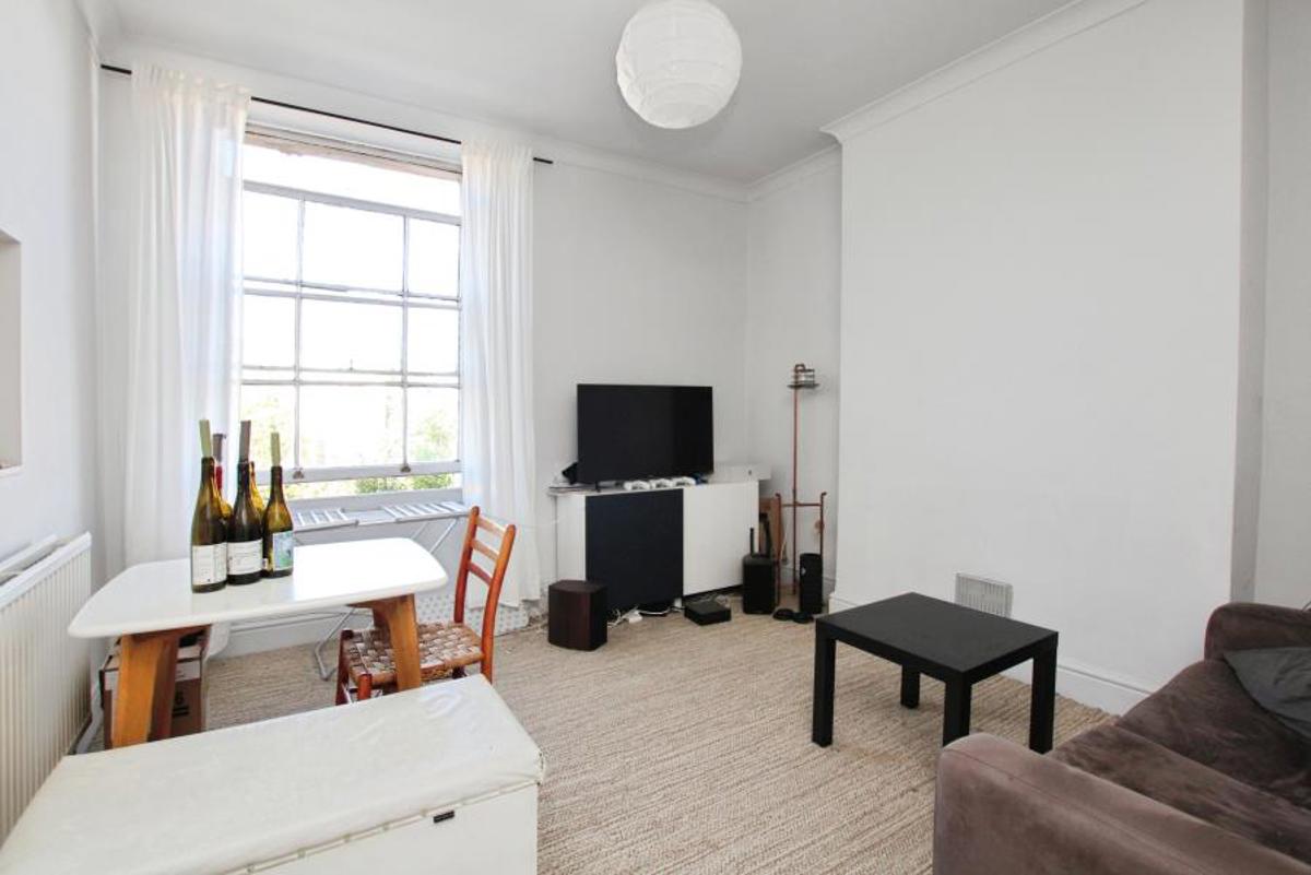 Flat Victoria Walk in Bristol