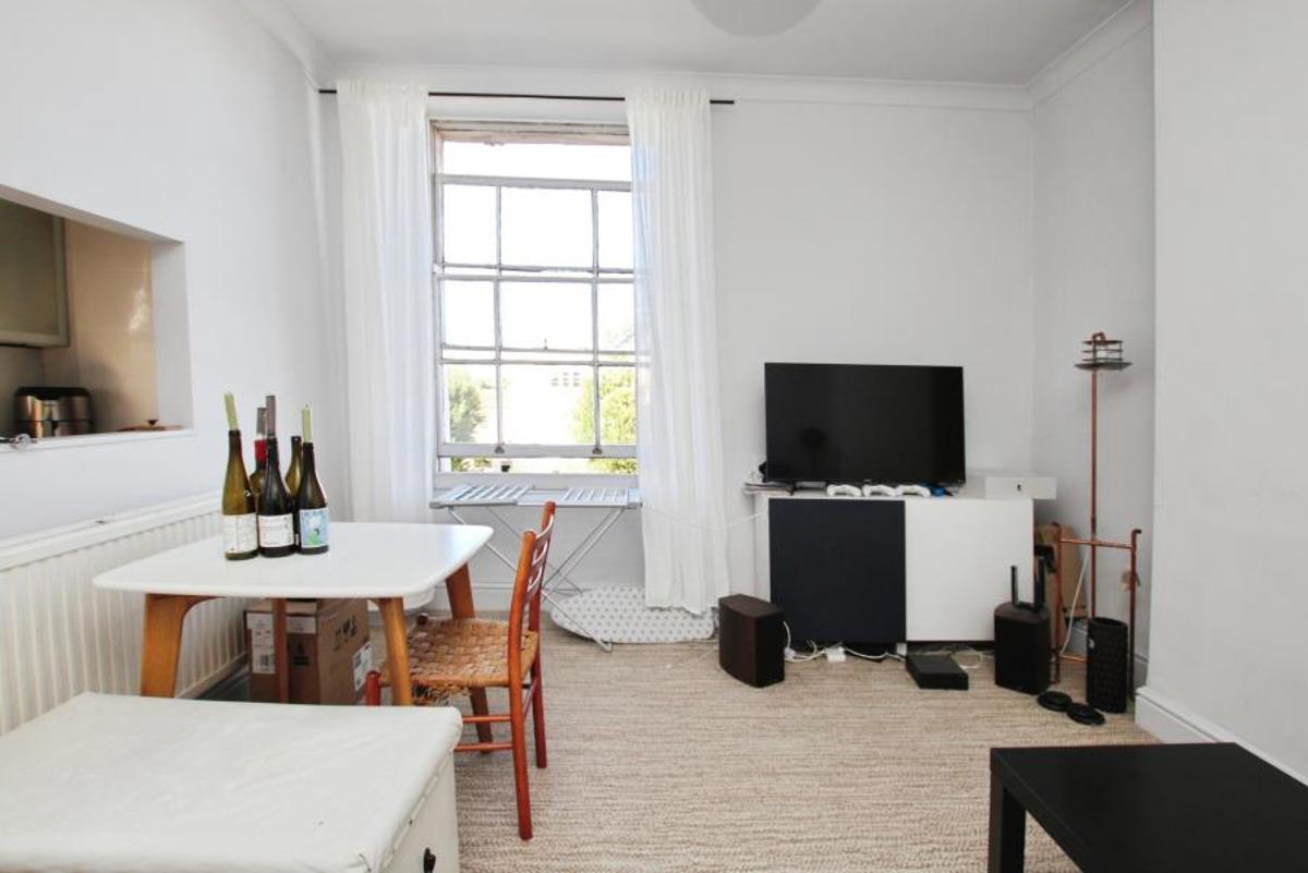 Flat Victoria Walk in Bristol