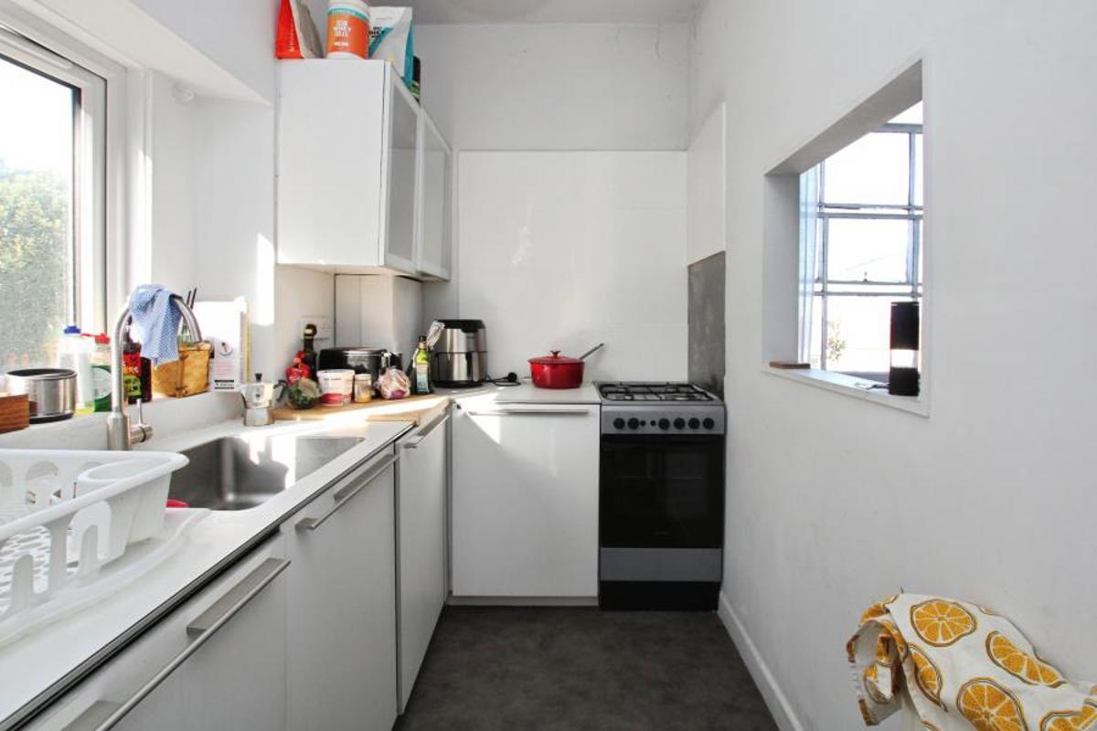 Flat Victoria Walk in Bristol