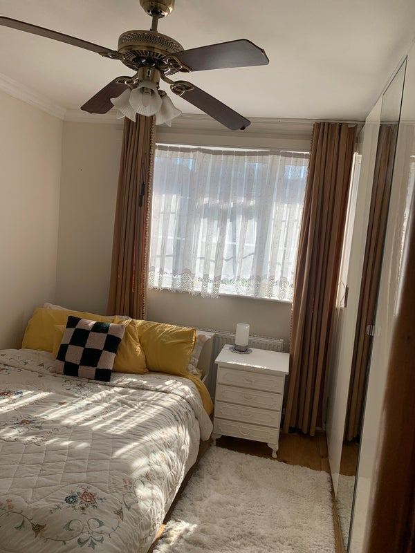 Room Whitehouse Way in Greater London
