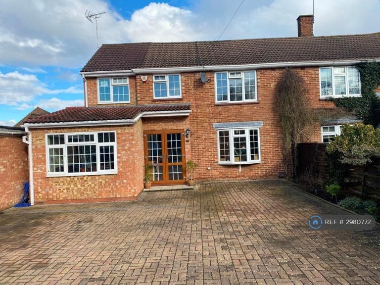 House Tilehouse Way in Denham