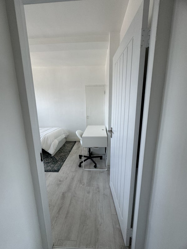 Room Godwin Court in Greater London