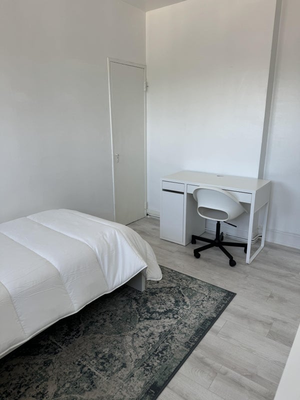 Room Godwin Court in Greater London