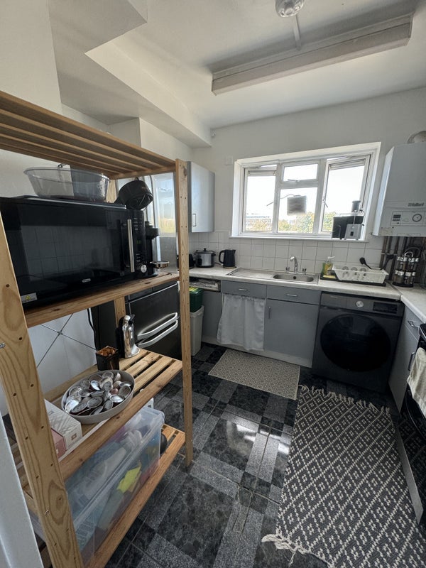 Room Godwin Court in Greater London