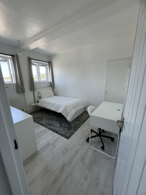 Room Godwin Court in Greater London
