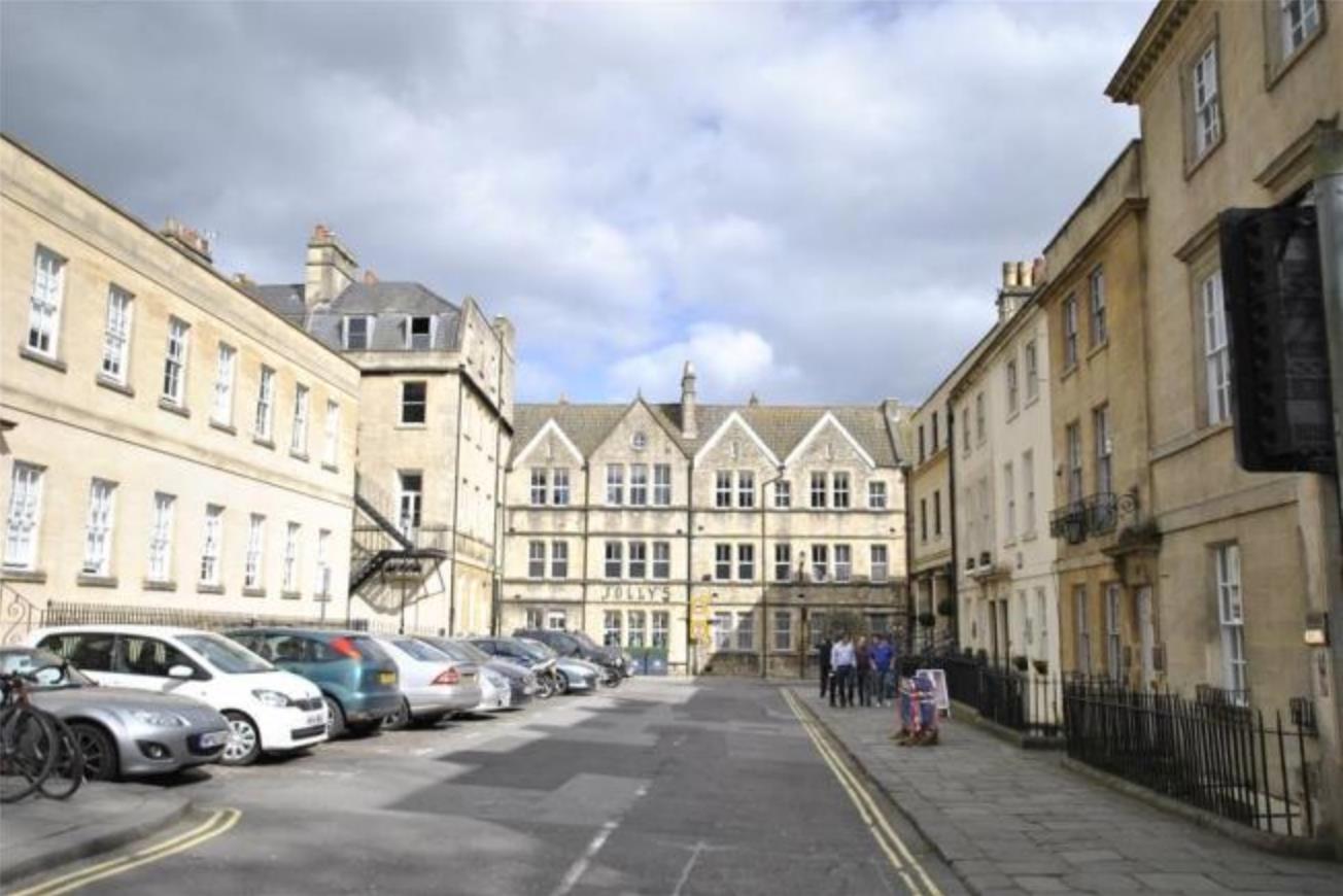 Flat Barton Buildings in Bath