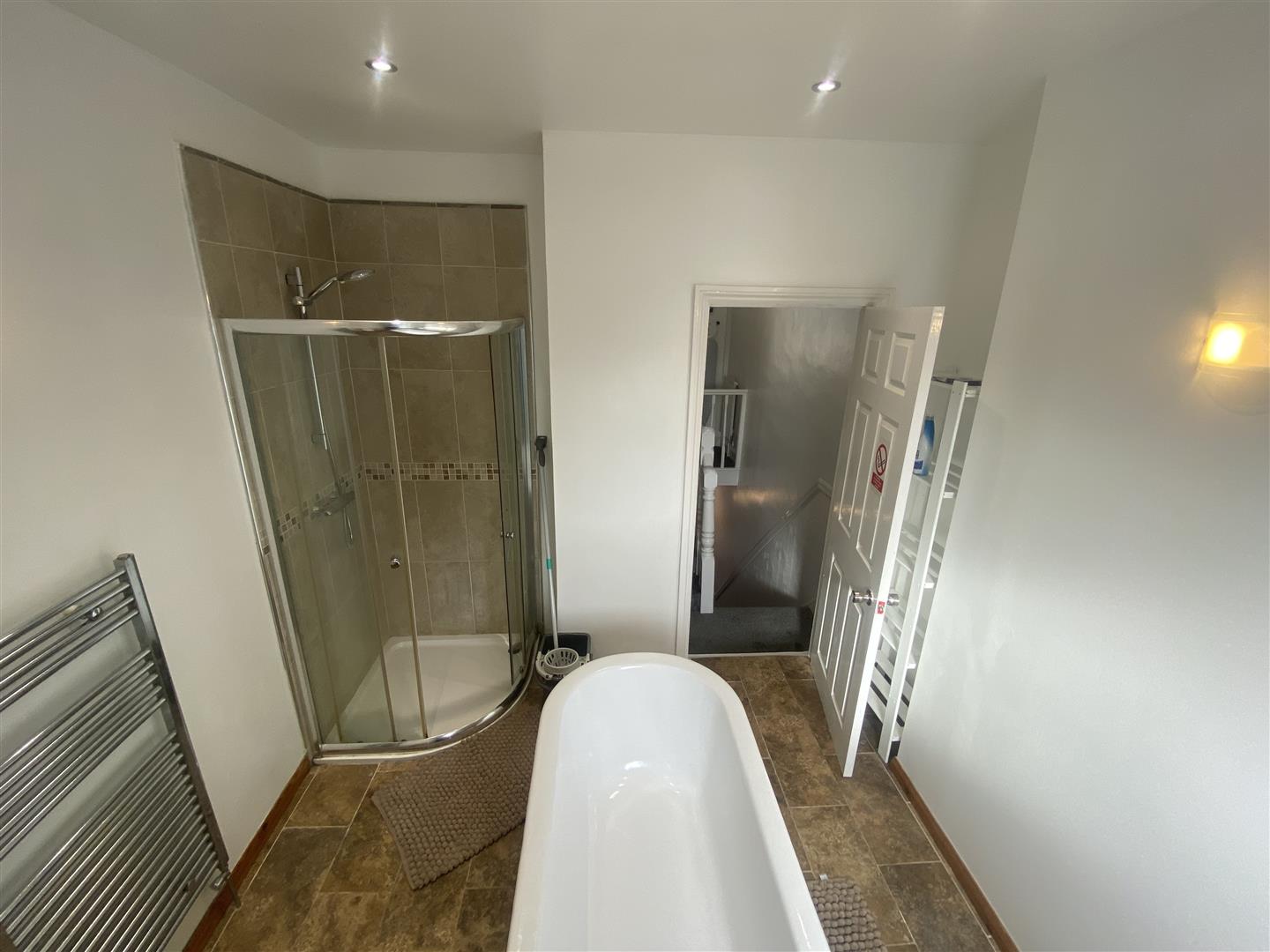 Room Caewallis Street in Bridgend