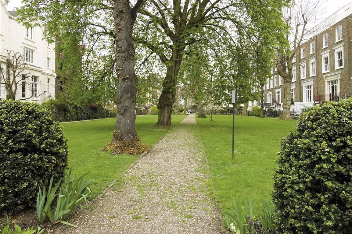 House Alma Square in City of Westminster