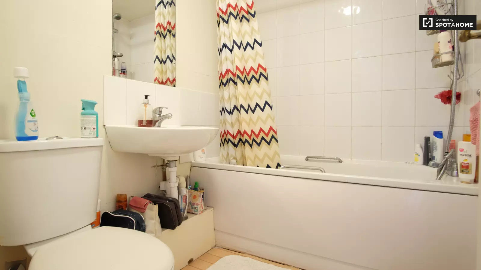 Flat Byam Street in Greater London