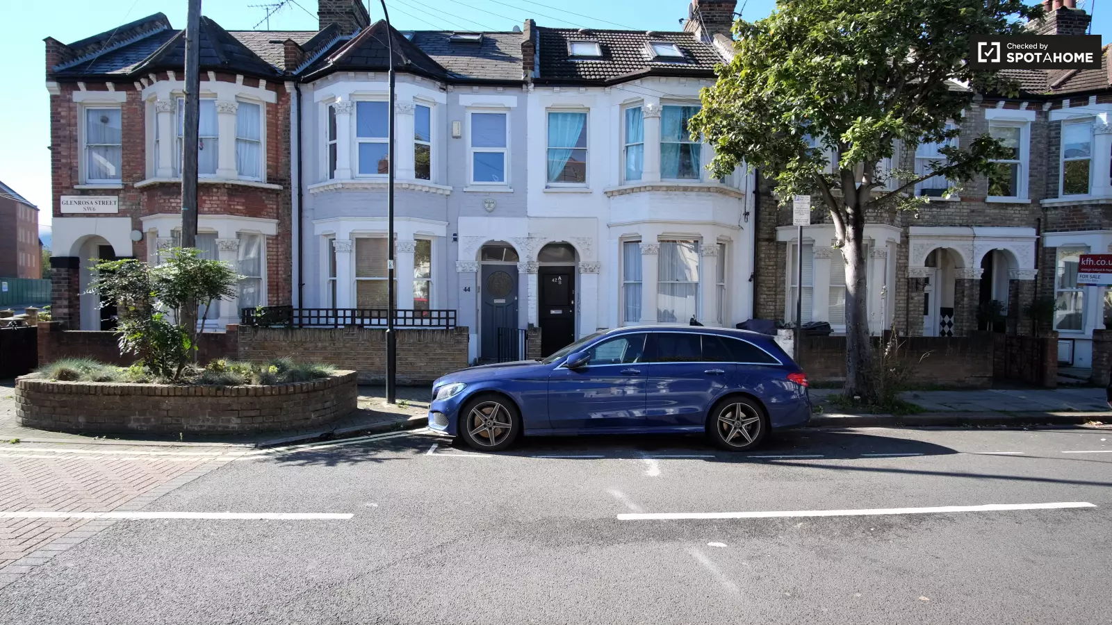 Flat Byam Street in Greater London