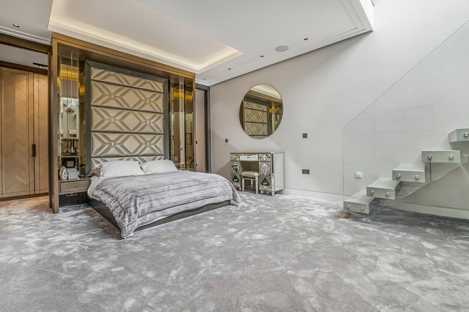 Flat Westbourne Grove Mews in Greater London