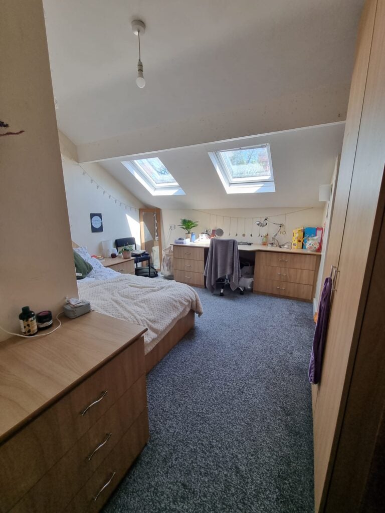 Flat Estcourt Terrace in Leeds