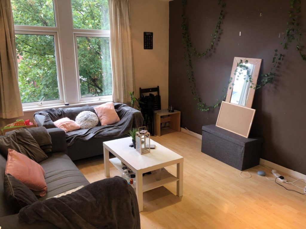 Flat Estcourt Terrace in Leeds