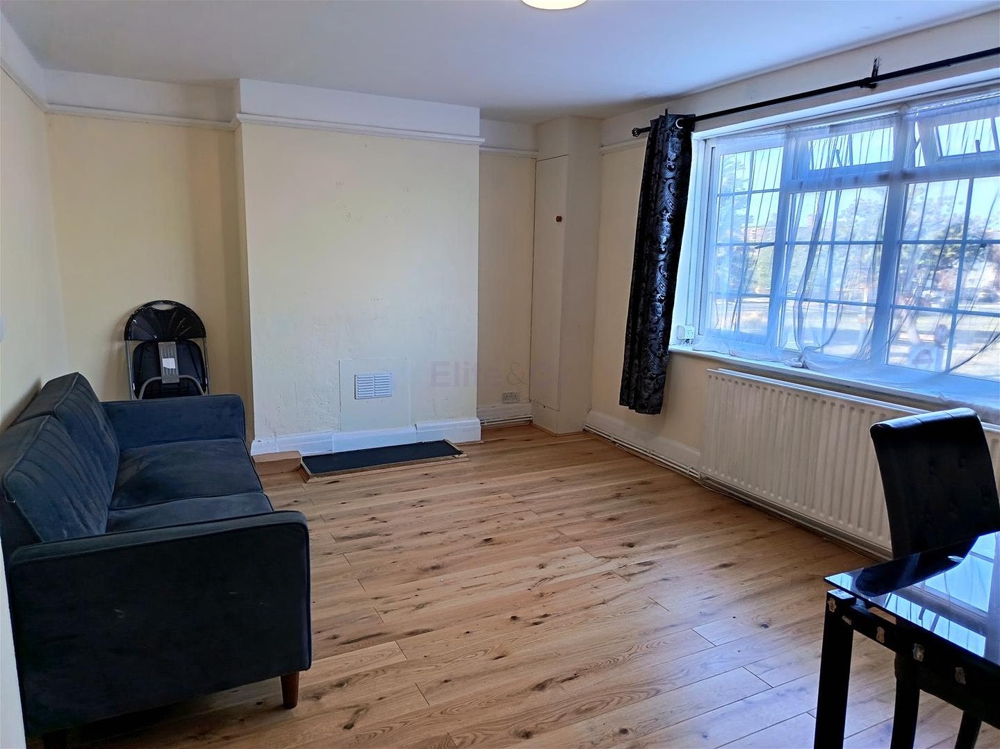 Flat Upper Elmers End Road in London