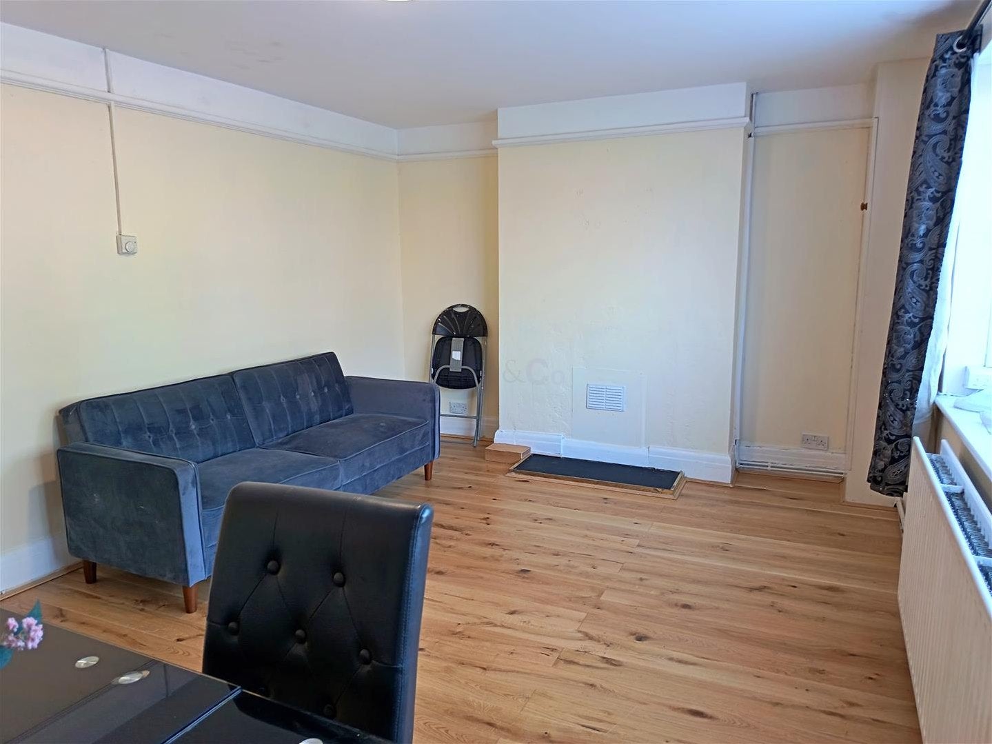 Flat Upper Elmers End Road in London