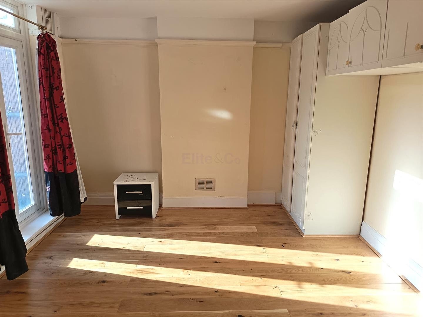 Flat Upper Elmers End Road in London